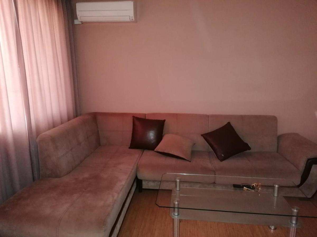 Апарт Хотел Мелани Plovdiv Ngoại thất bức ảnh